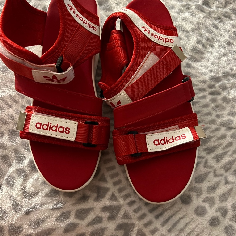 Brand new never worn *no box* too wide for my feet